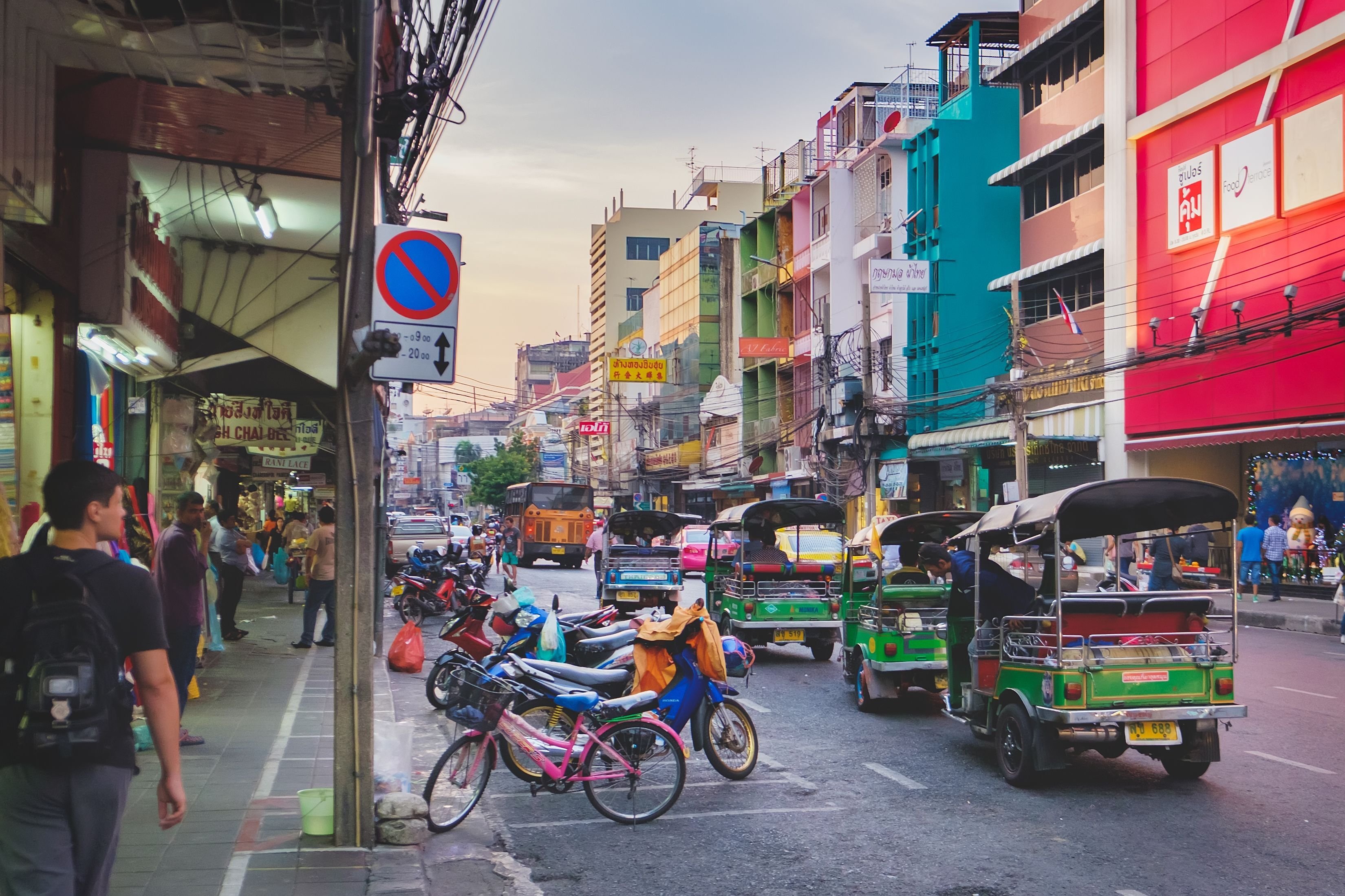 bangkok-city-street-chinatown-tuk-tuk-20382