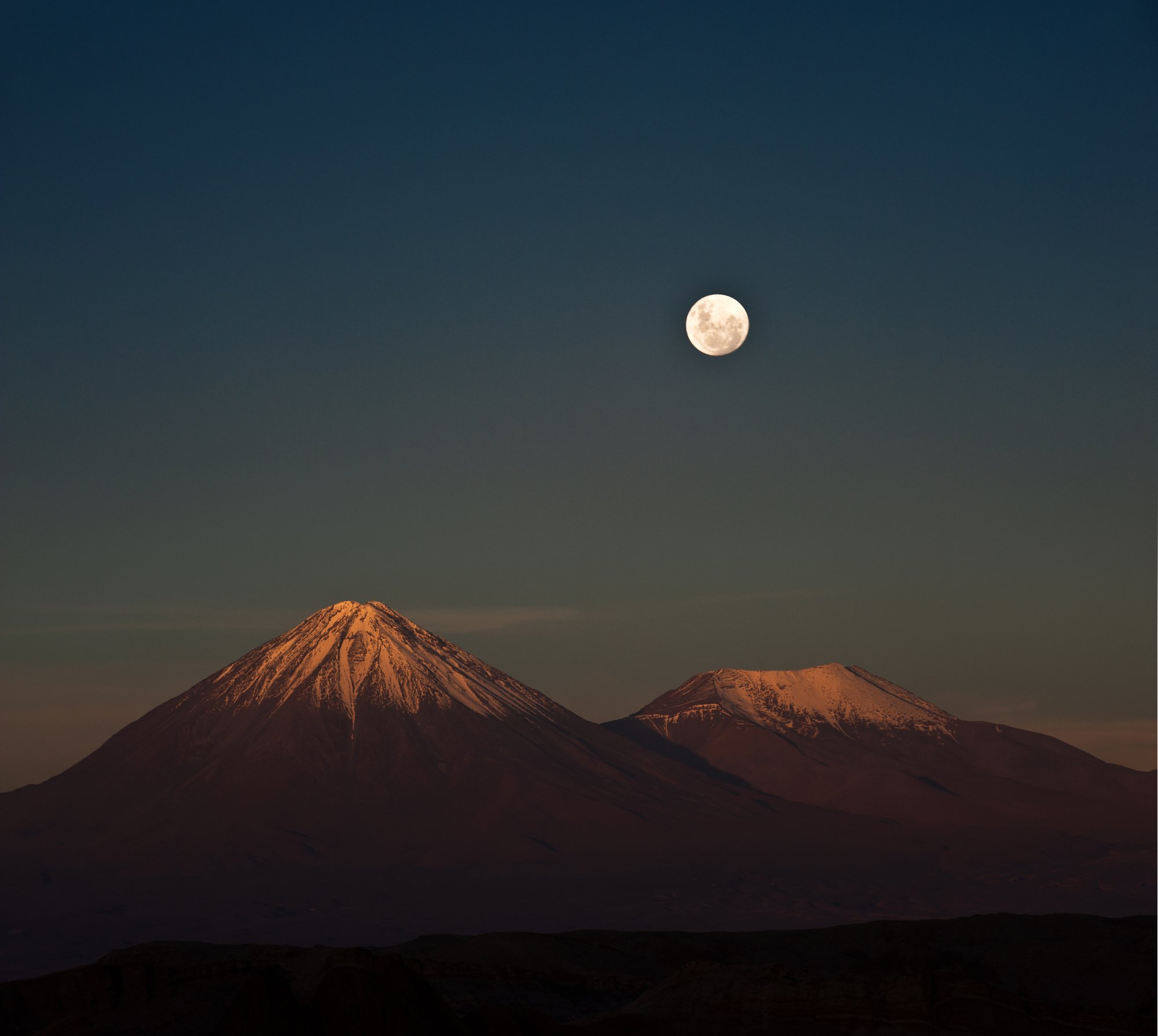 bigstock-Full-moon-In-The-Moon-Valley--47767849