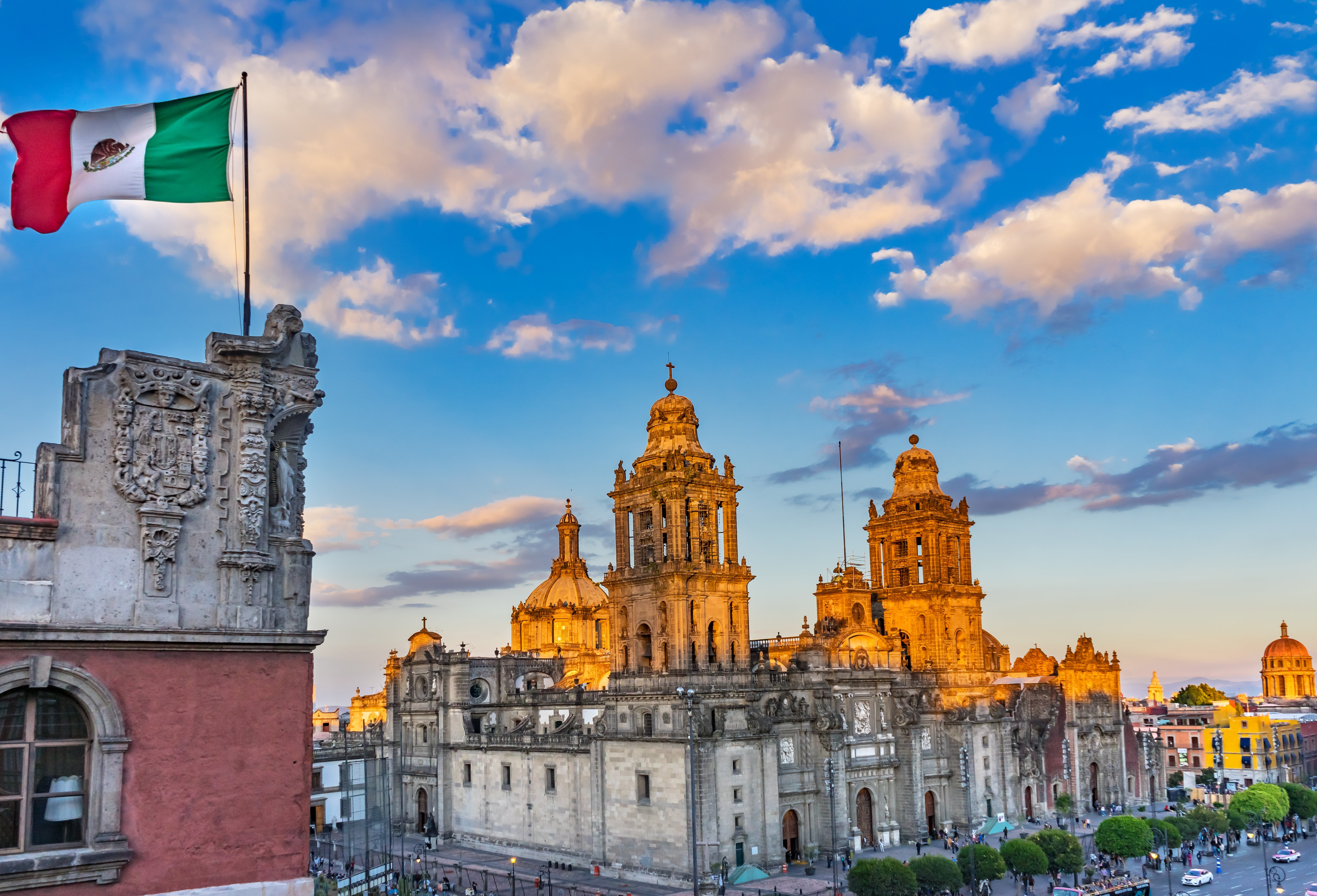 bigstock-Mexican-Flag-Metropolitan-Cath-281322370