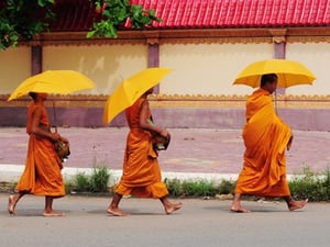 city-monks-people-siem-reap